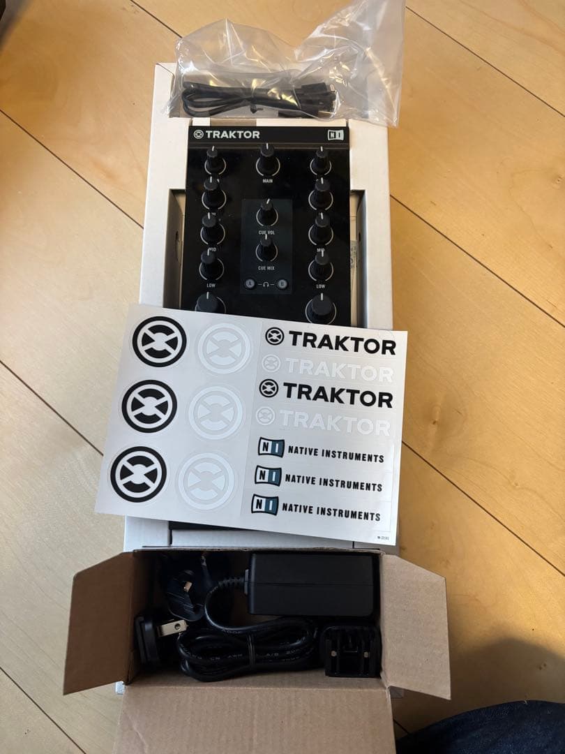 TRAKTOR KONTROL Z1 + 専用ケースセット
