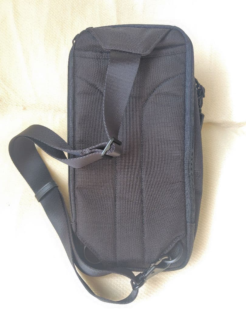 期間限定値下げ美品　TUMI ワンショルダーバッグ　ボディバッグ　スリングバッグ