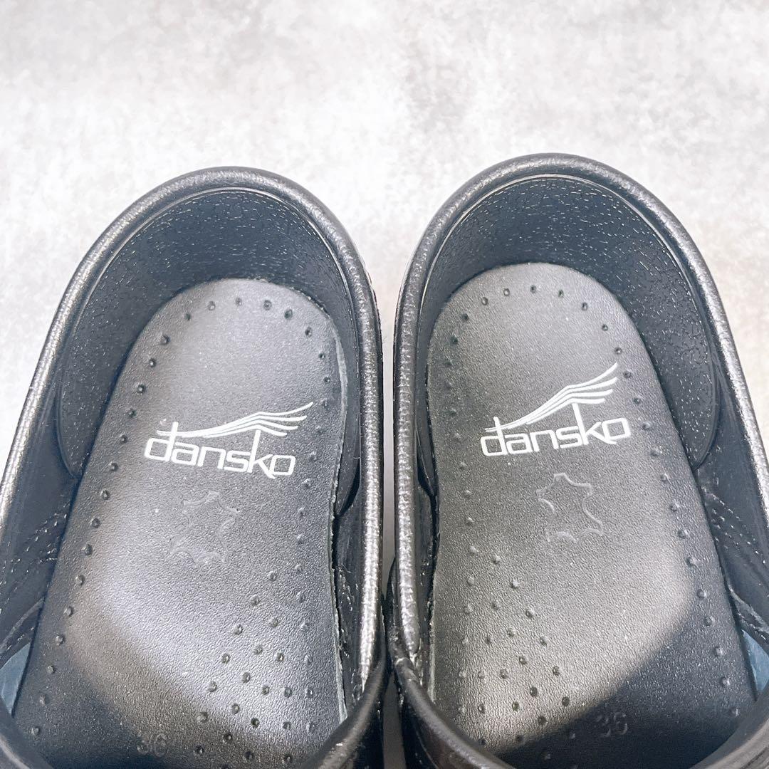 美品【ダンスコ】サボサンダル (36) プロフェッショナル　パテント　厚底　黒