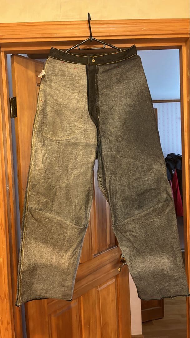 ダークグレー ストレートデニムパンツ