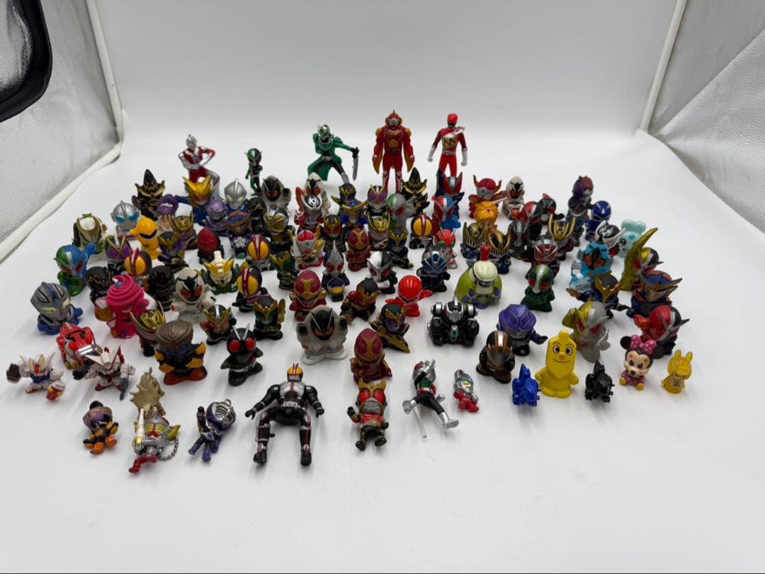仮面ライダー　ウルトラマン　プリキュアなど　指人形　フィギュア　色々　大量
