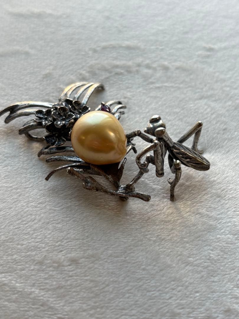 アンティーク　ルビー　ゴールデンパール装飾　シルバー素材　カマキリ　ブローチ