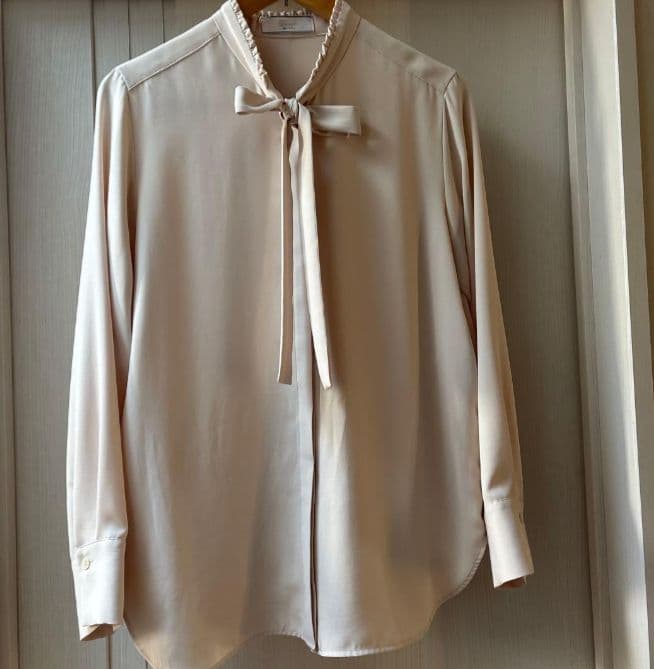 美品　ベイジ　BEIGE, 2 ボウタイロングスリーブブラウス EVA