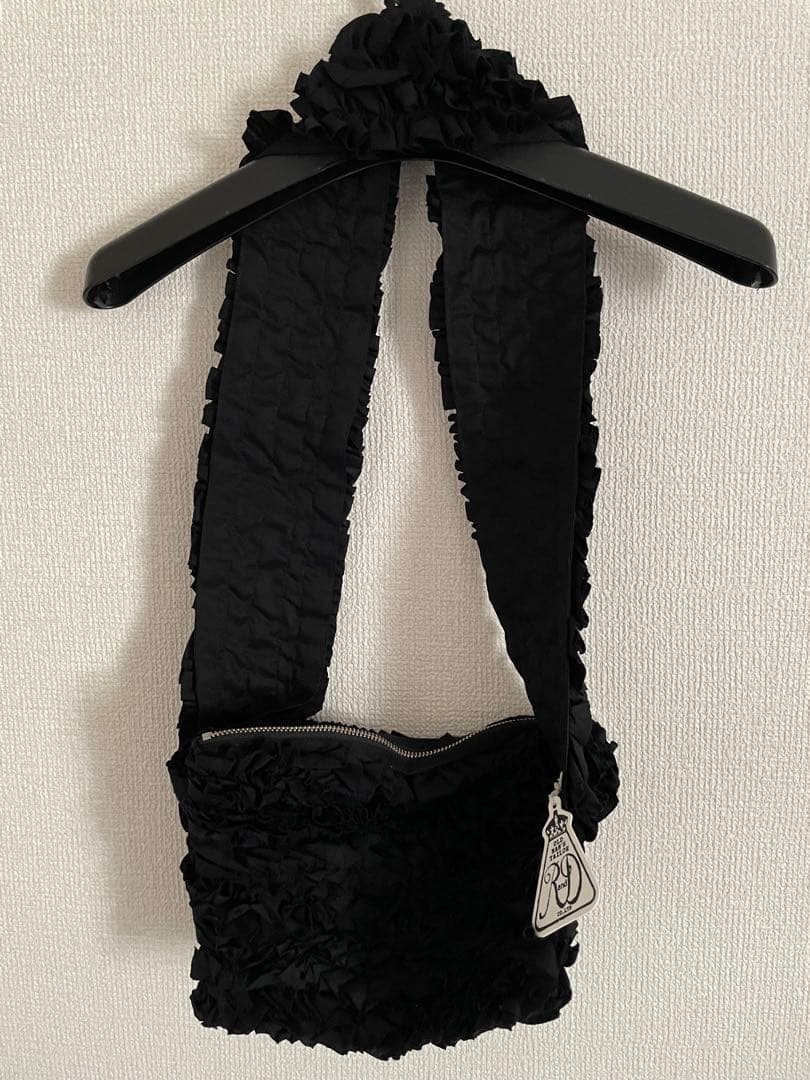 未使用R&D.M.CO- Ecru et pousse フリルボディバッグ(黒)