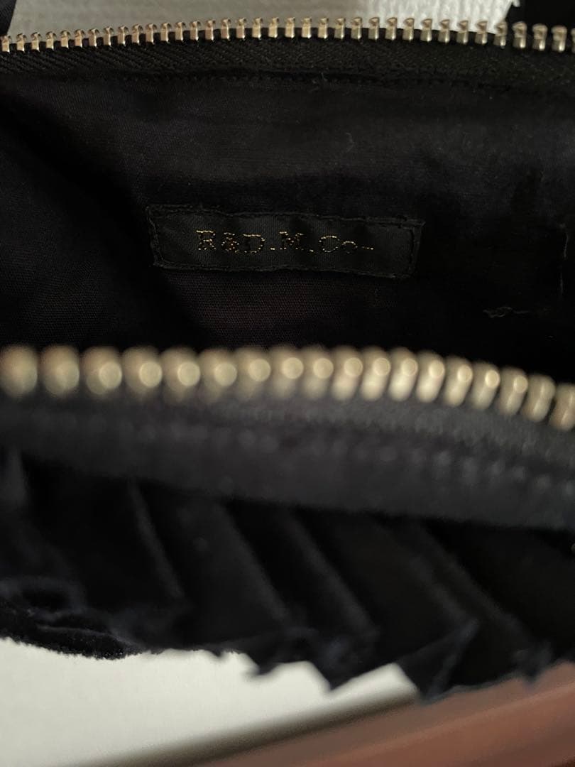 未使用R&D.M.CO- Ecru et pousse フリルボディバッグ(黒)