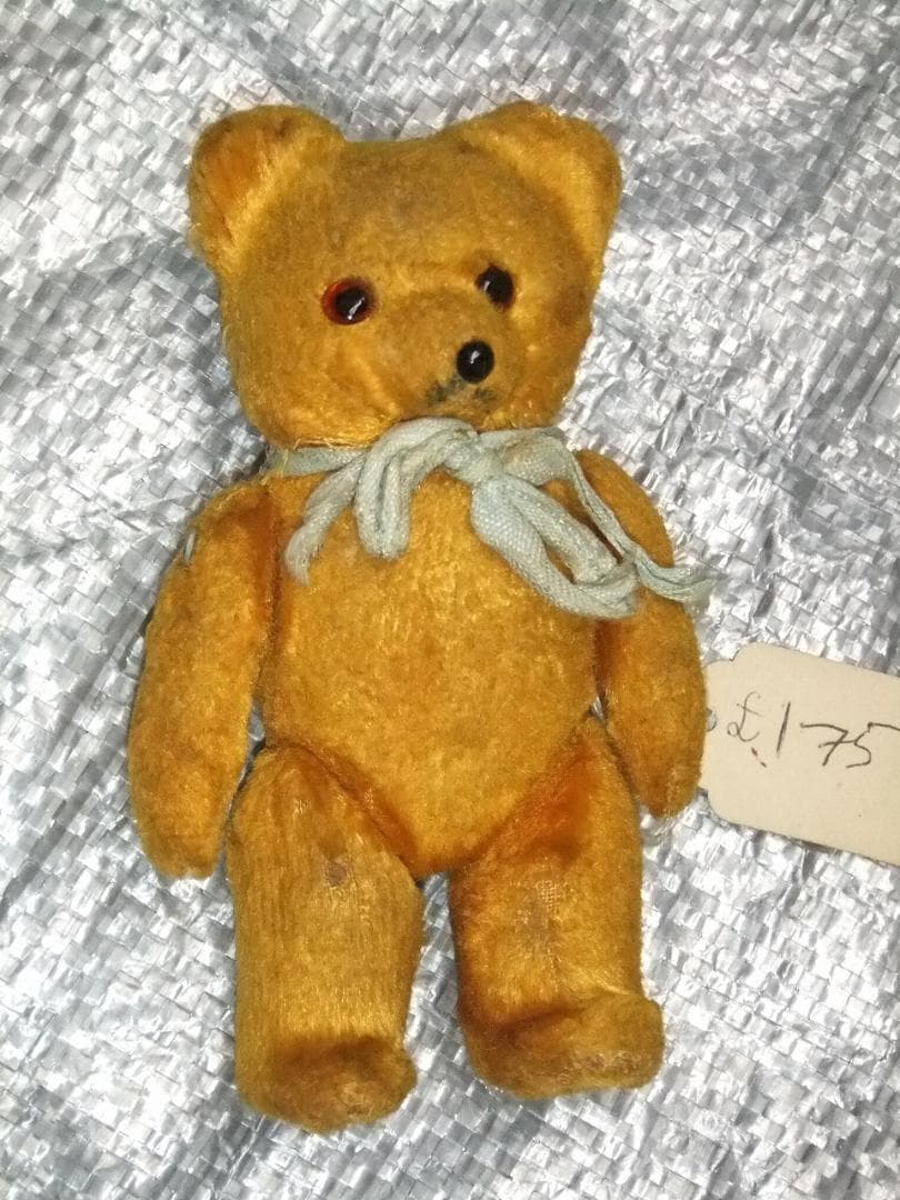 175.00 イギリスポンド値札がついたままのベアちゃん　時代色付きです
