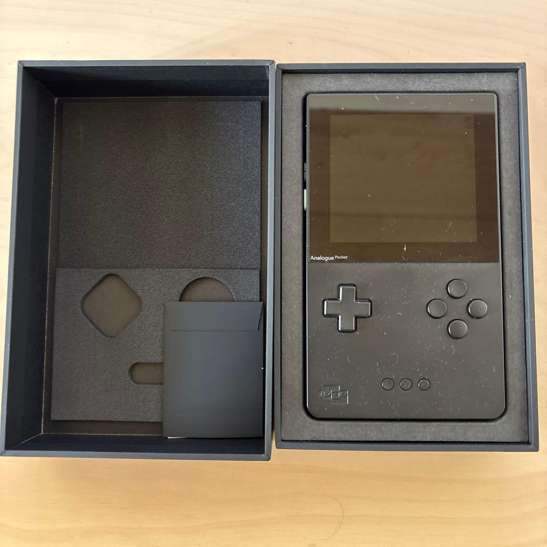 Analogue Pocket, ケース付き