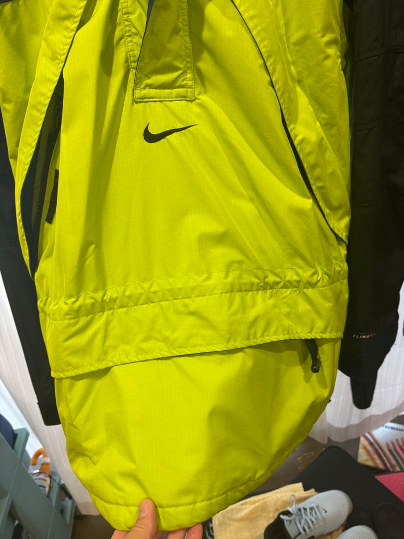 NIKE ナイキ　acg アウター　未使用にた近い　L