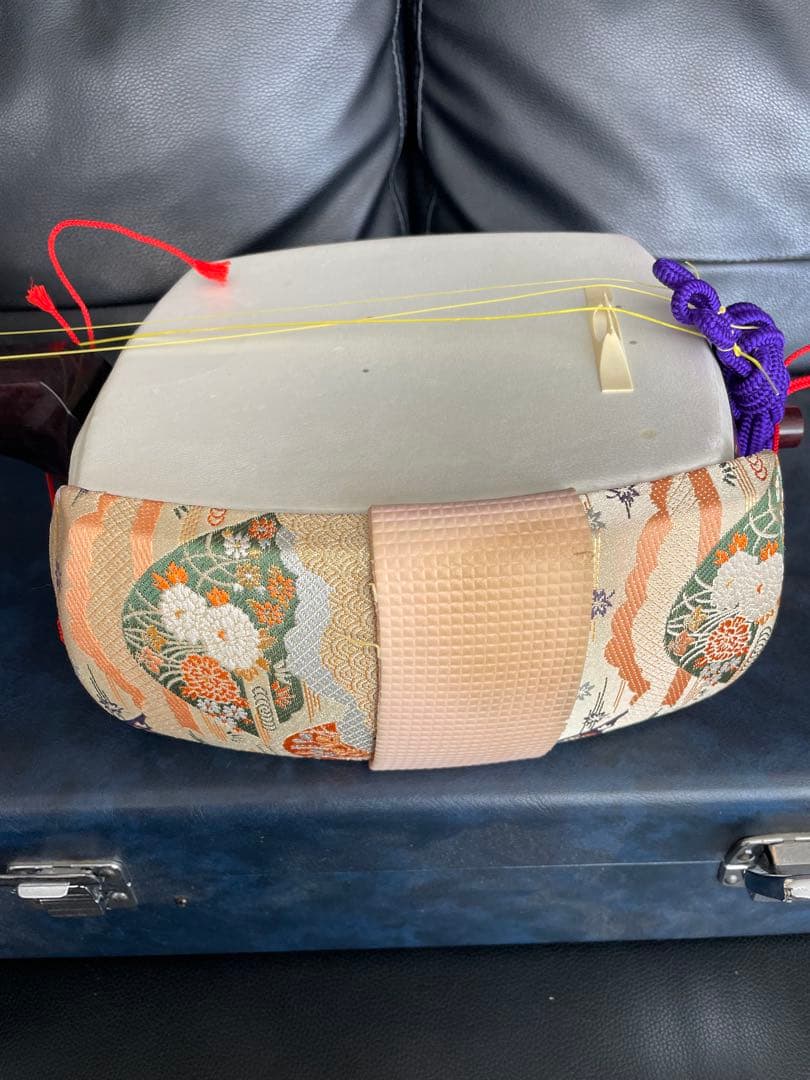 三味線 紅木 二本溝 子持綾杉胴　糸巻天然素材　皮破れなし