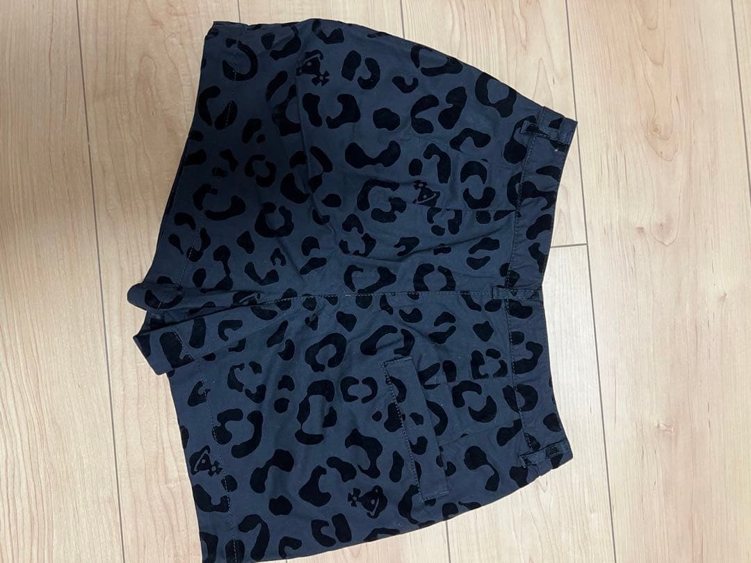 vivienne westwood レオパ　黒　ショートパンツ