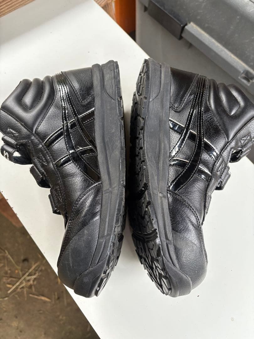 値下げASICS ブラック ハイカット 安全靴 ウィンジョブ CP302