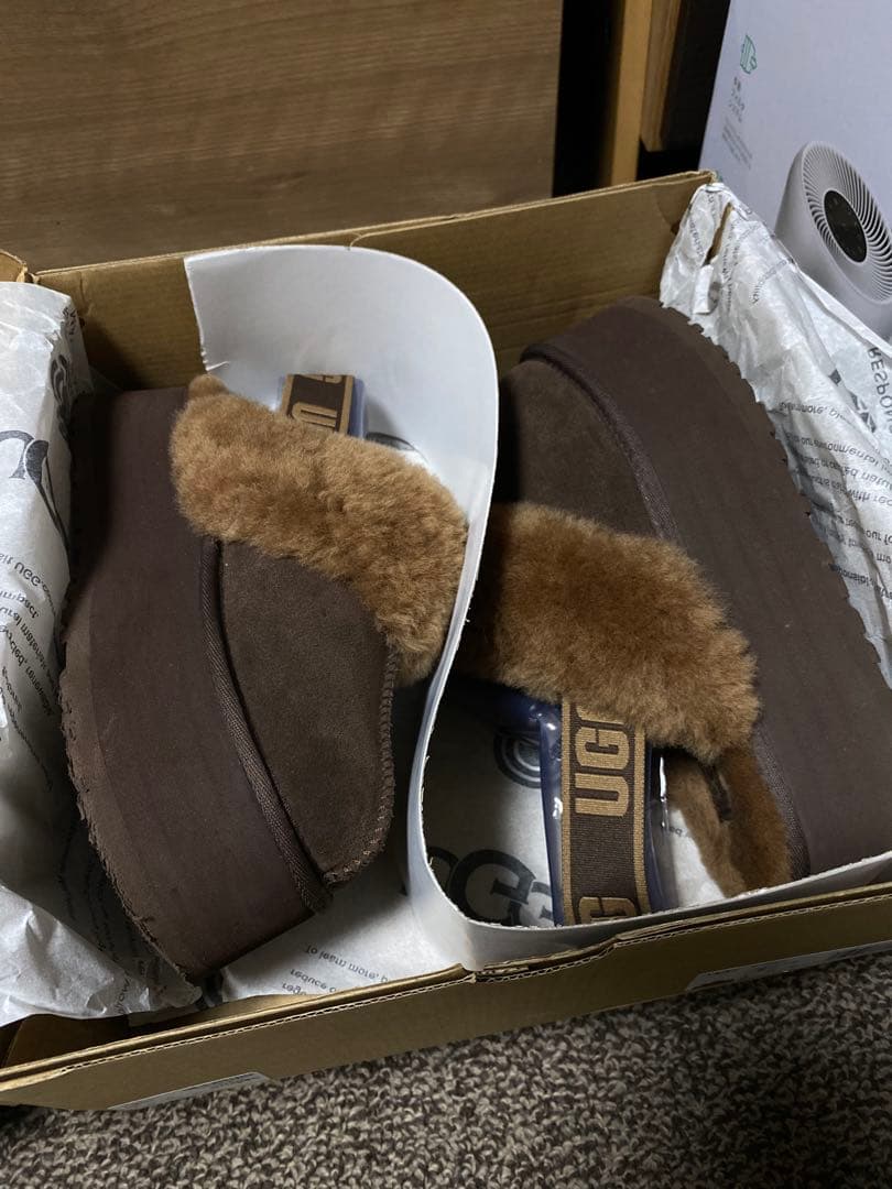 UGG ブラウン プラットフォームサンダル