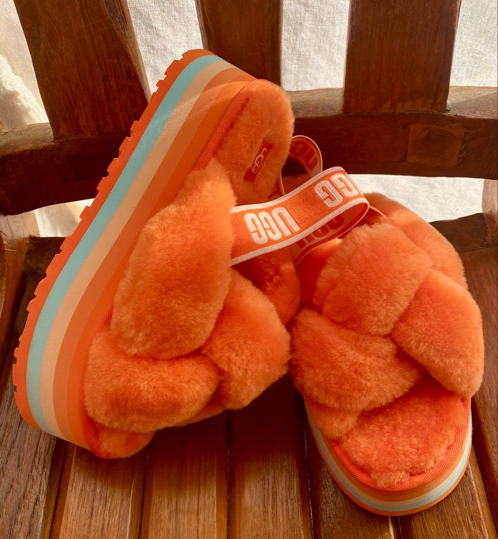 入手困難・激レア✨展示品✨25素足✨UGG✨DISCO KNOT SLIDE