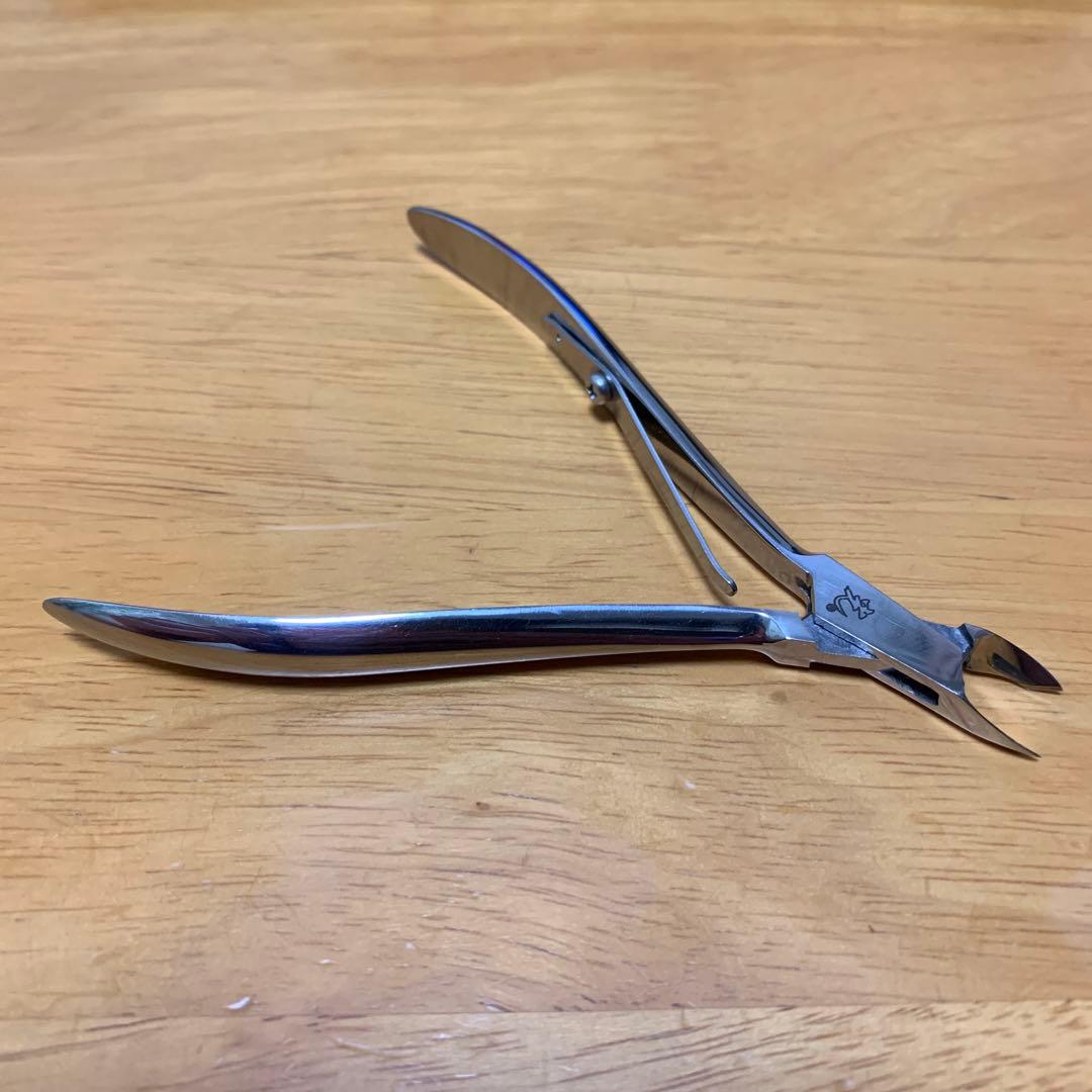 ✨ 【美品】キューティクルニッパー　光　4mm