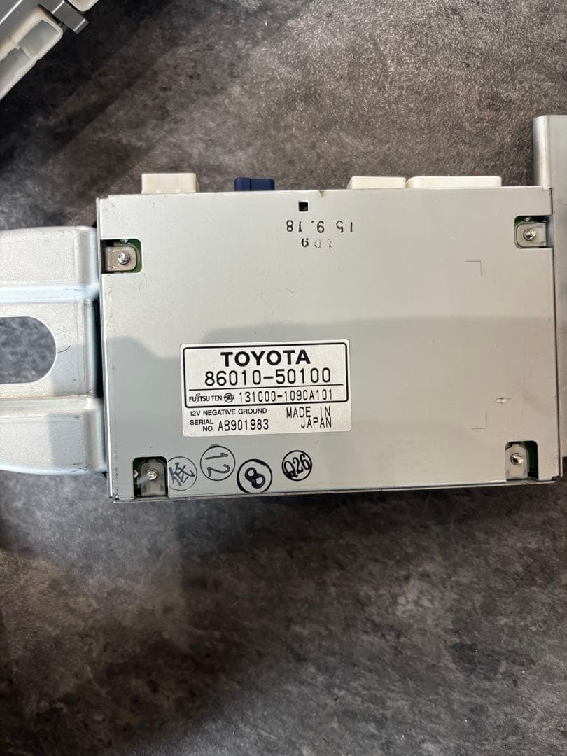 30セルシオ後期　純正　アンプ　マークレビンソン　ジャンク86280-0W250