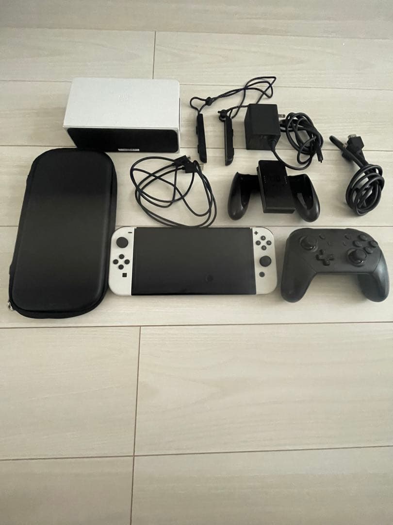 Nintendo Switch 有機ELモデル　ホワイト　周辺機器、プロコン付き