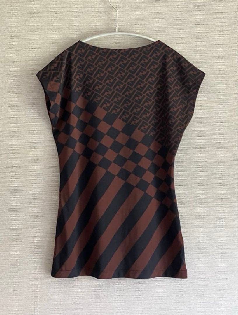 美品【FENDI】42サイズ・茶色・半袖・トップス