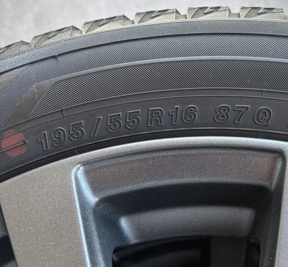 16インチアルミホイール スタッドレスタイヤ 4本セット