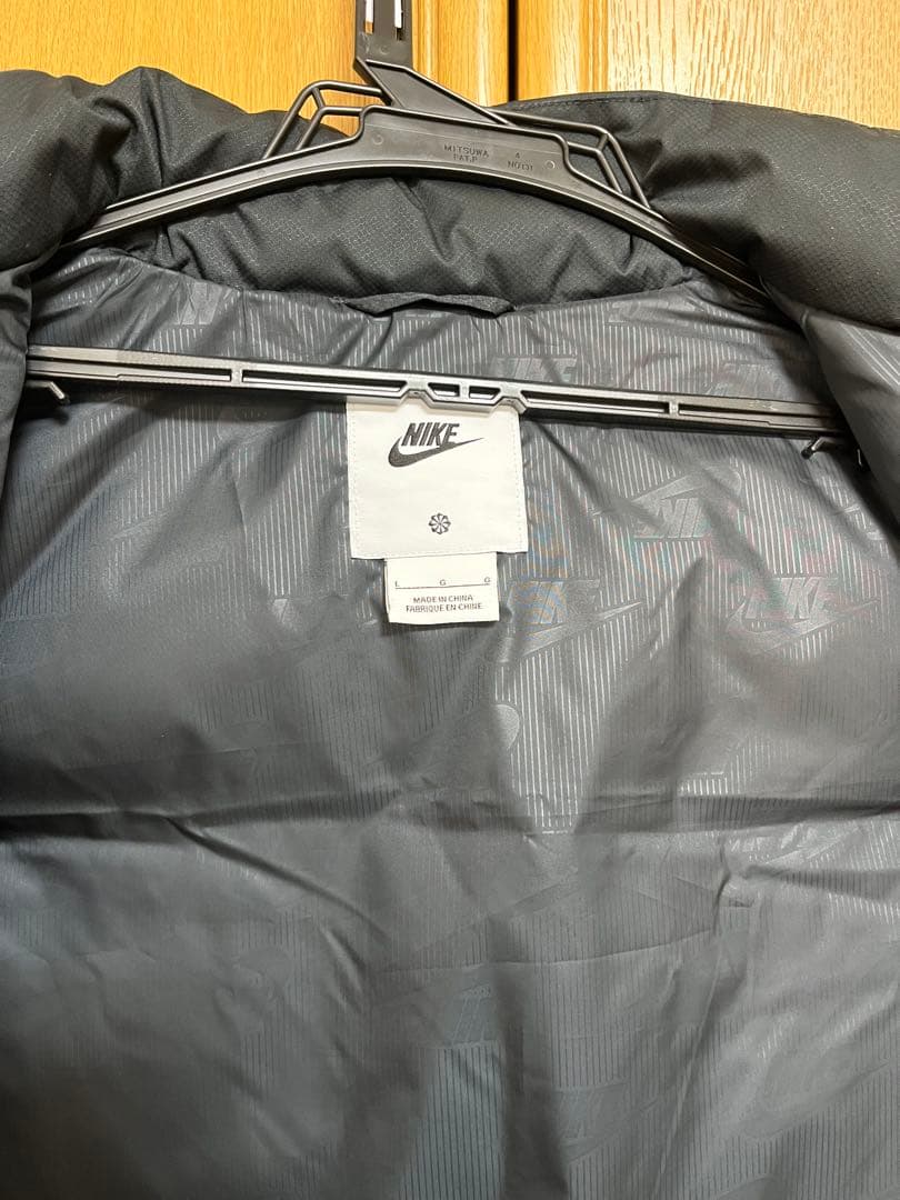 【にじてる】Nike ブラック ダウンベスト