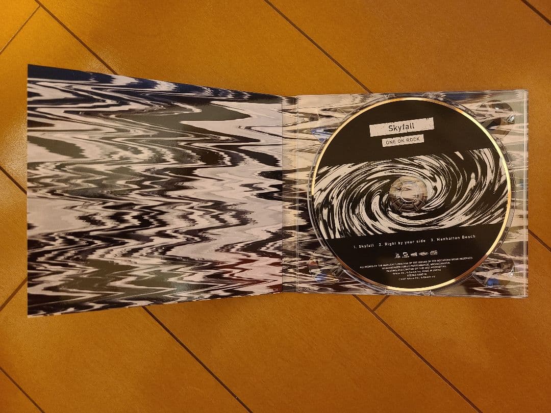 ONE OK ROCK 　ワンオクロック　Skyfall 会場限定CD