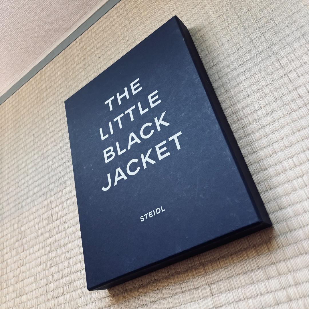 The Little Black Jacket　シャネル