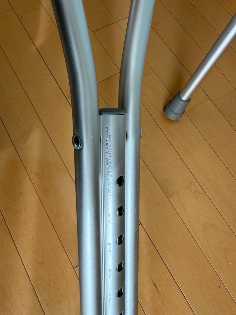 美品】松葉杖 2本セット（アルミ製・軽量）｜骨折・リハビリ用