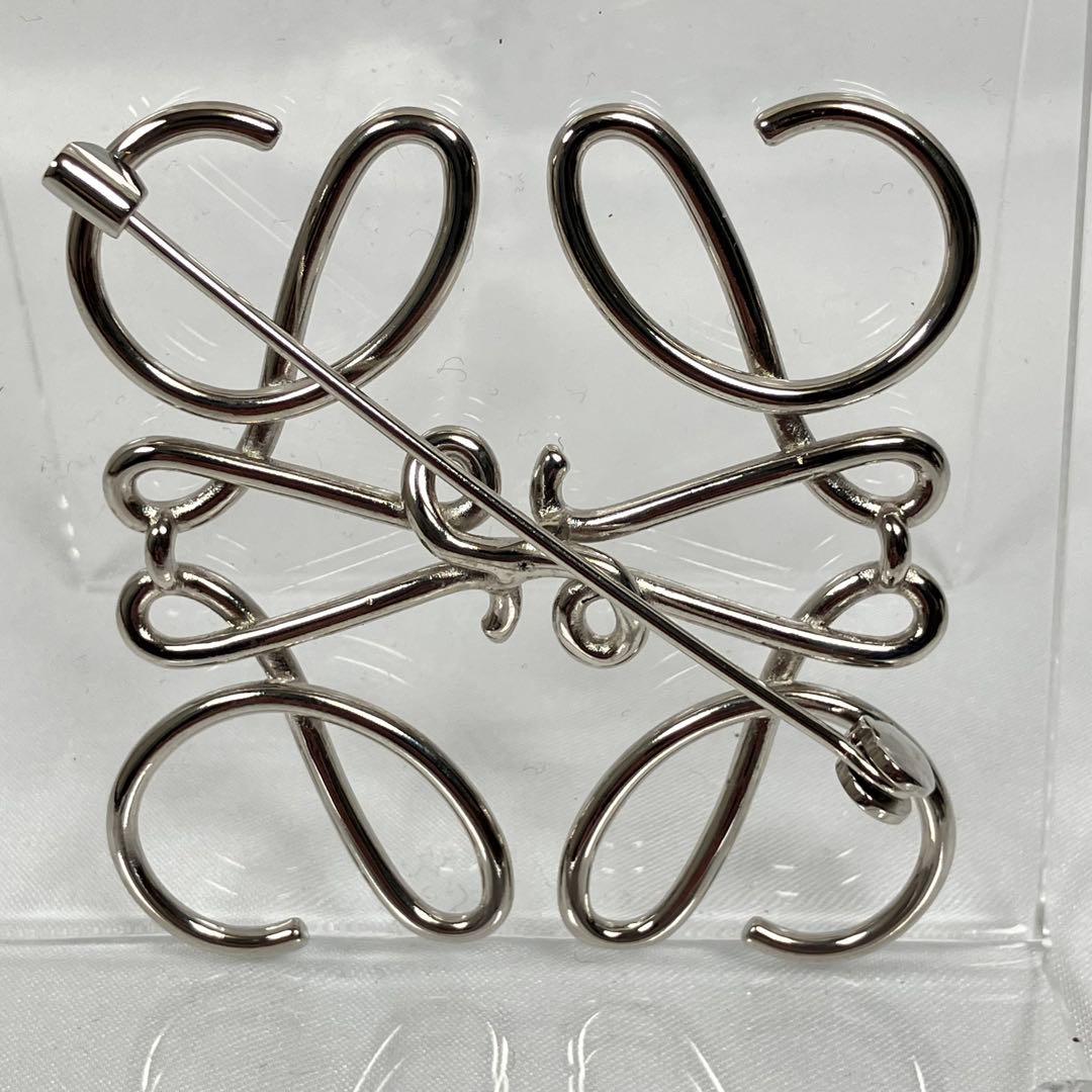 ロエベ アナグラム ブローチ シルバー色 中古良品