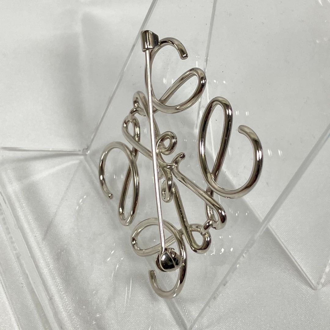 ロエベ アナグラム ブローチ シルバー色 中古良品