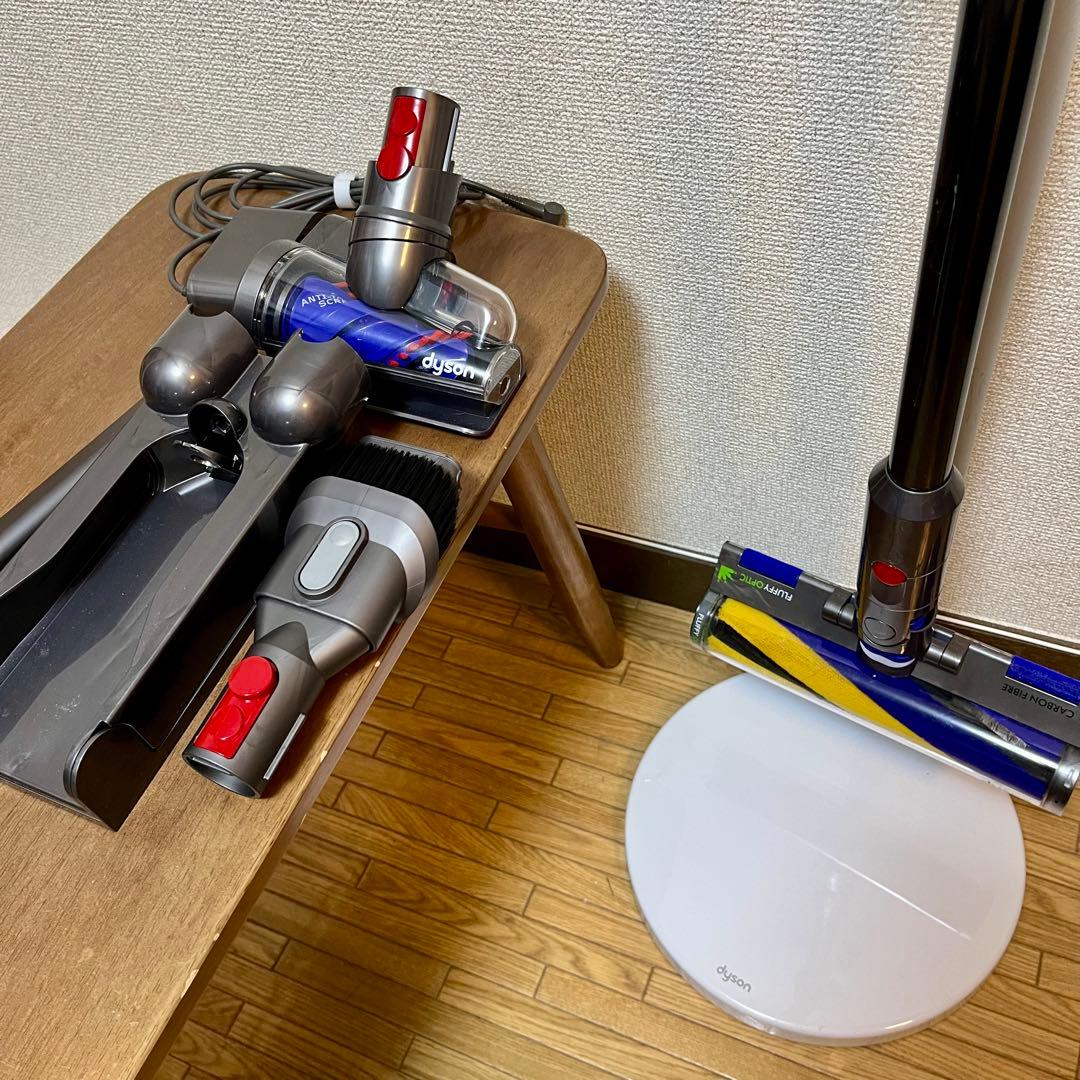 【美品】dyson 掃除機 SV20 V12 本体+充電スタンド