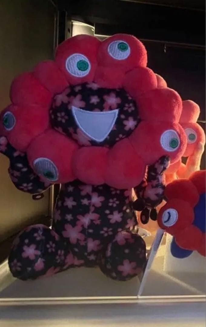 ミャクミャク 桜 ブラック ぬいぐるみ