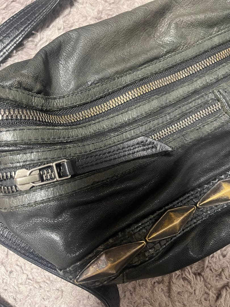 KMRii レザーショルダーバッグ　色落ちダメージあり