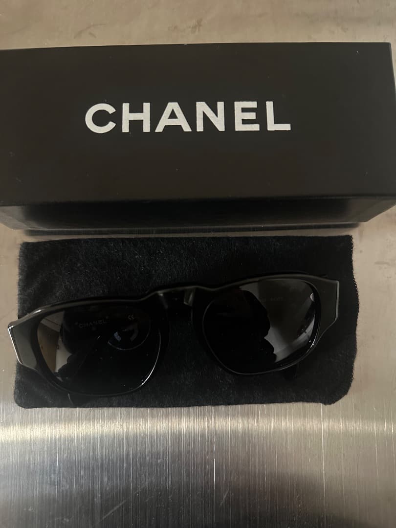 CHANEL ブラック サングラス ゴールドロゴ ケース付き