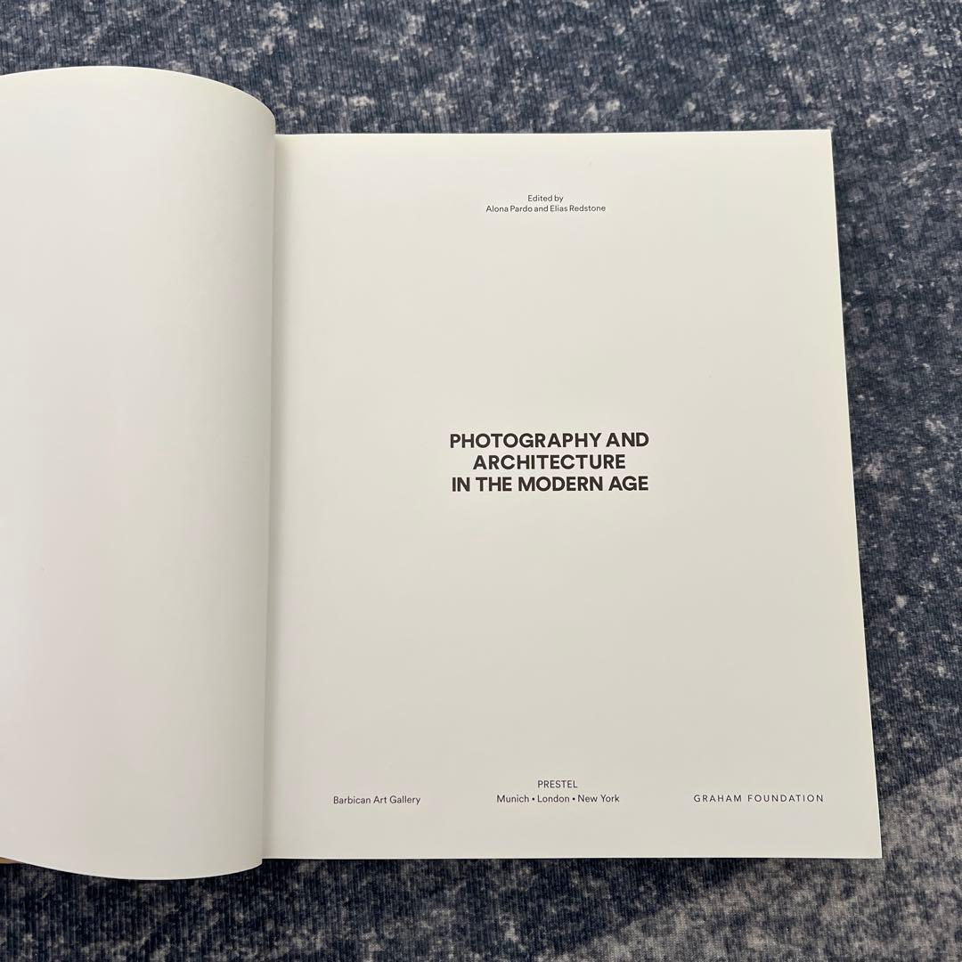 洋書 Constructing World