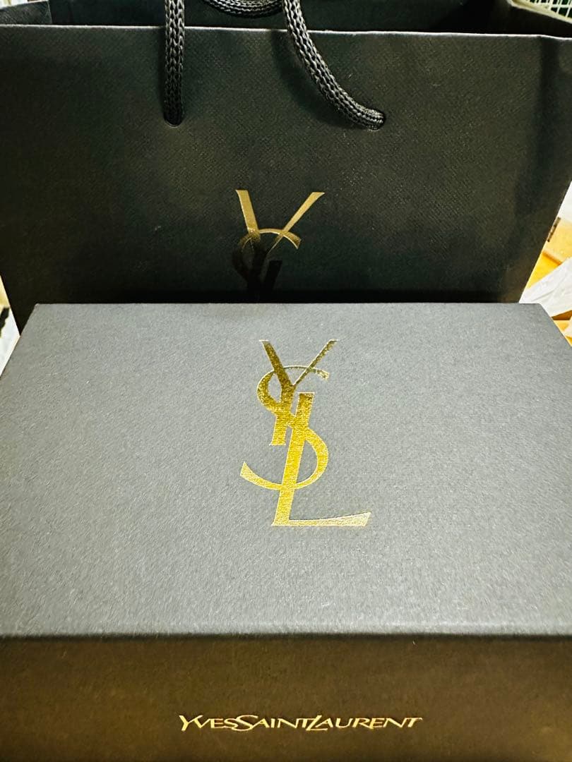 イブ・サンローラン クチュールミニクラッチ アイシャドウ 100 ギフト