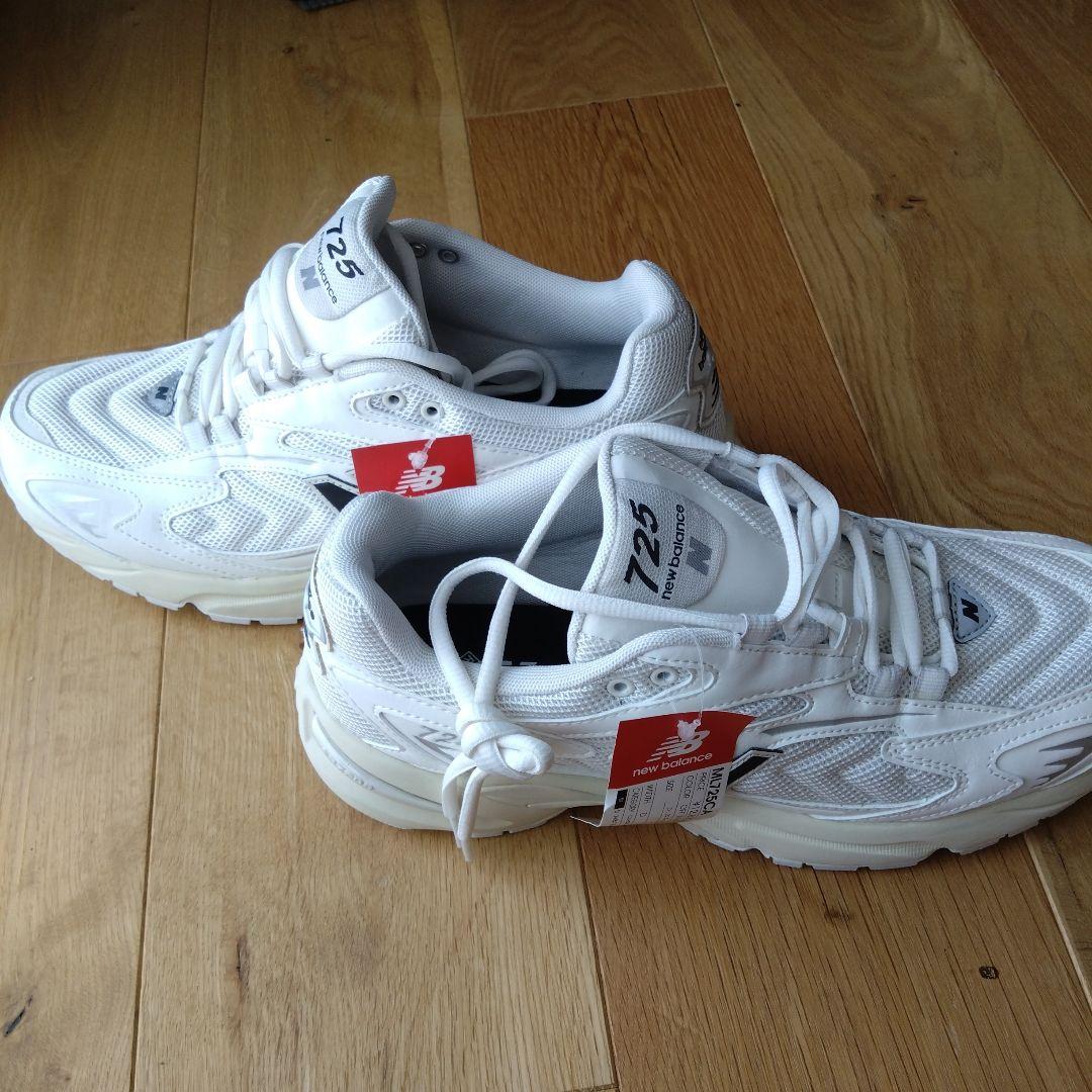 ヒューマンガスニューバランス725 ホワイト　27.5