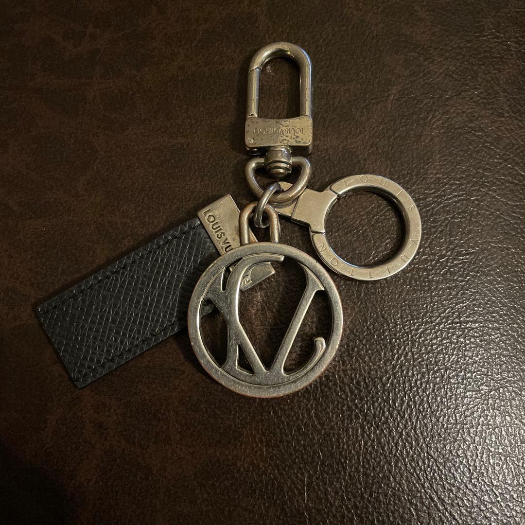 Louis Vuitton ルイ ヴィトン タイガ ポルトクレ LVクラブ