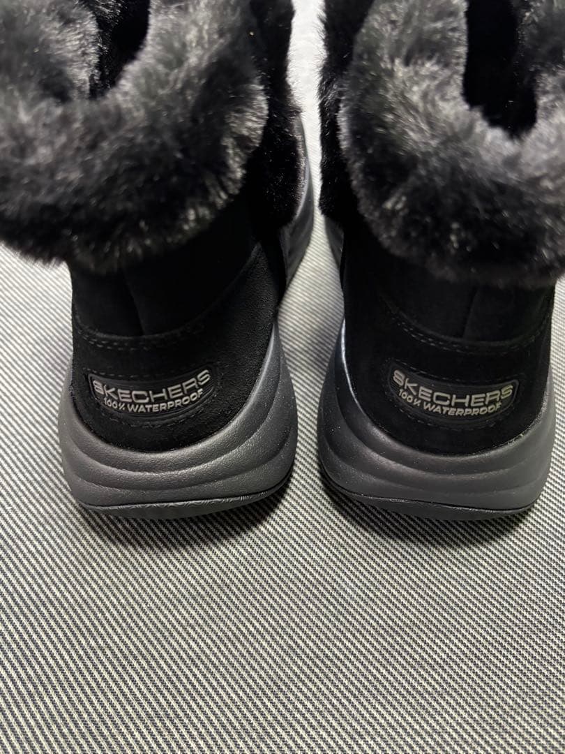 新品未使用！スケッチャーズ　レディース ショートムートンブーツ　24㌢