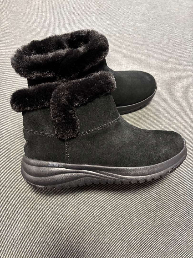 新品未使用！スケッチャーズ　レディース ショートムートンブーツ　24㌢