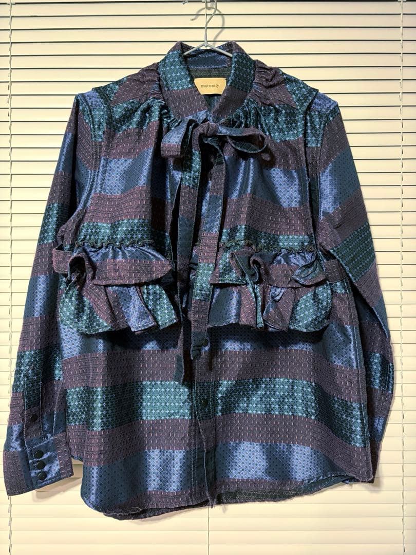 maturely / ストライプ長袖シャツ-フリルベスト