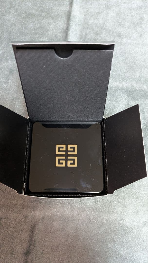 【GIVENCHY】ジバンシイ ソワンノワールUVコンパクト