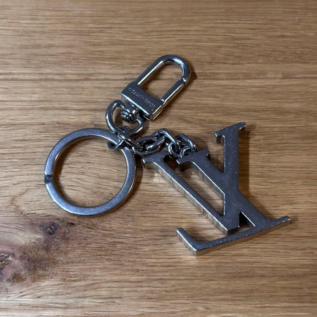 Louis Vuitton イニシャル キーホルダー