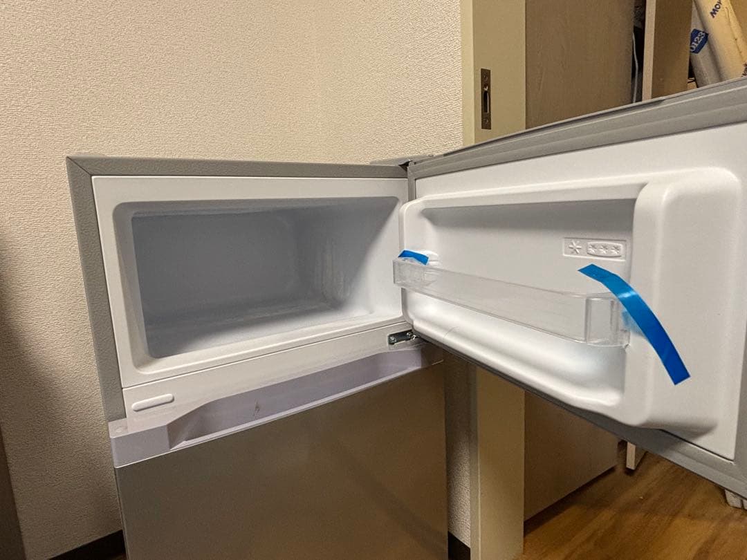 シルバー 二段式冷蔵庫 上部冷凍室