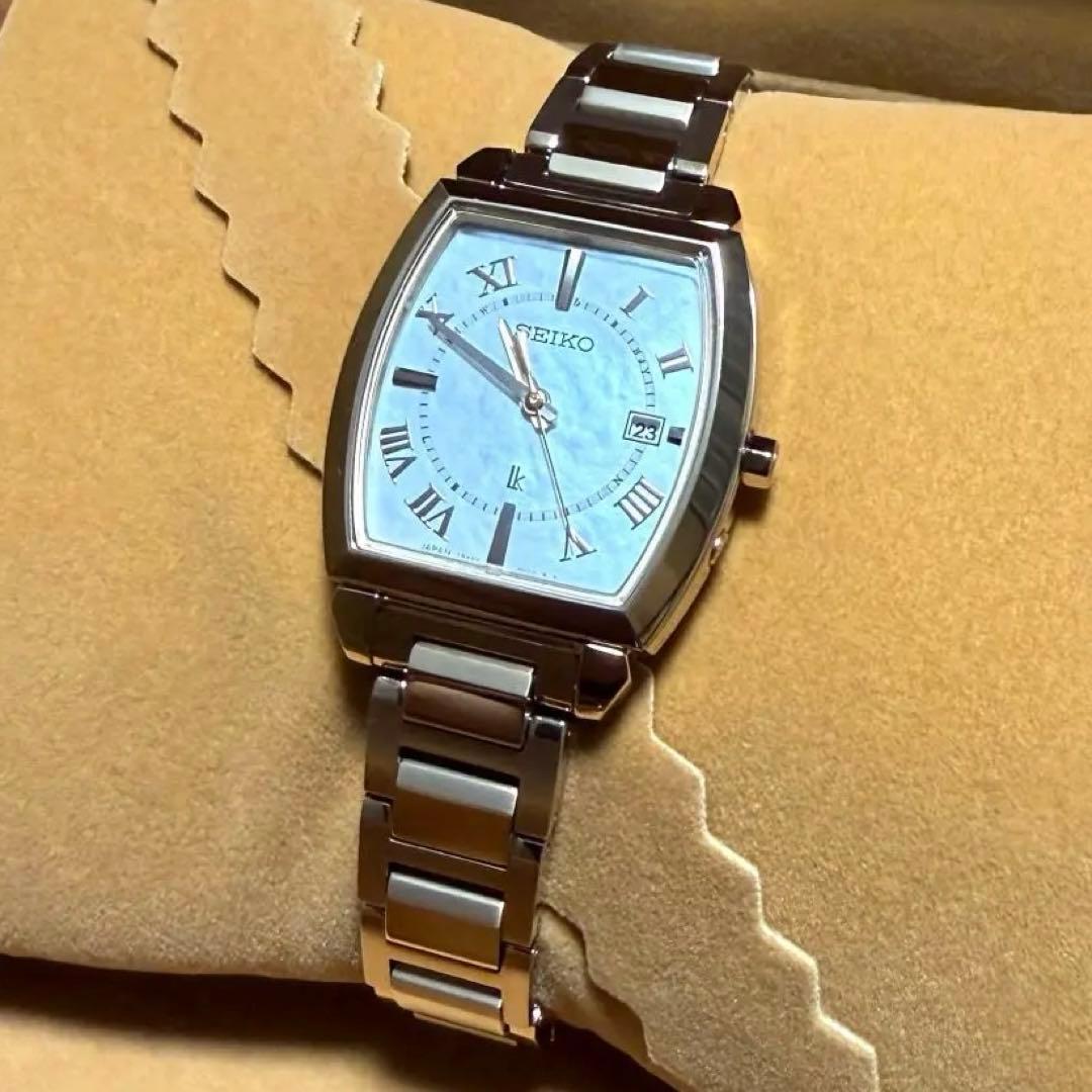 ほぼ新品 セイコールキア SSQW064 電波ソーラー 白蝶貝文字盤 ゴールド