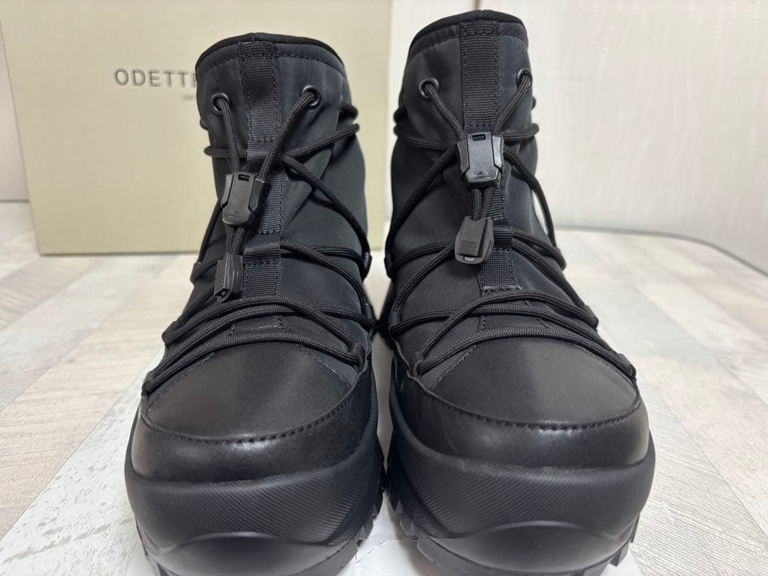 ODETTE É ODILE ブラックミッドカットブーツ