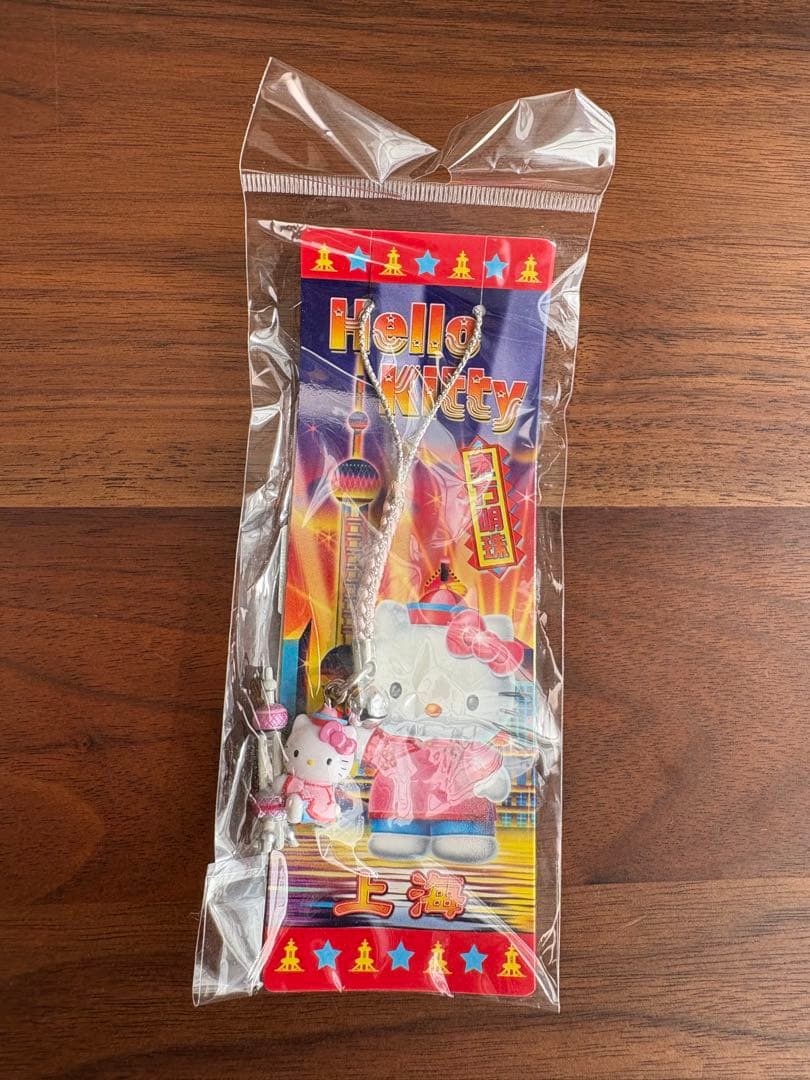 美品♡ご当地キティ根付け、キーホルダー、ピンズ　60個まとめ売り＋りんごキティ缶