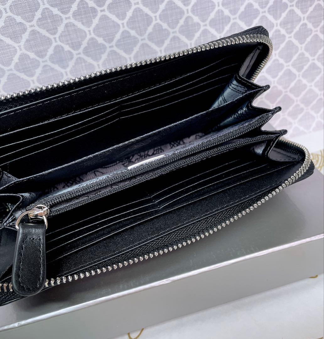 【内側に素敵な柄✩】Vivienne Westwood 長財布 マット 黒
