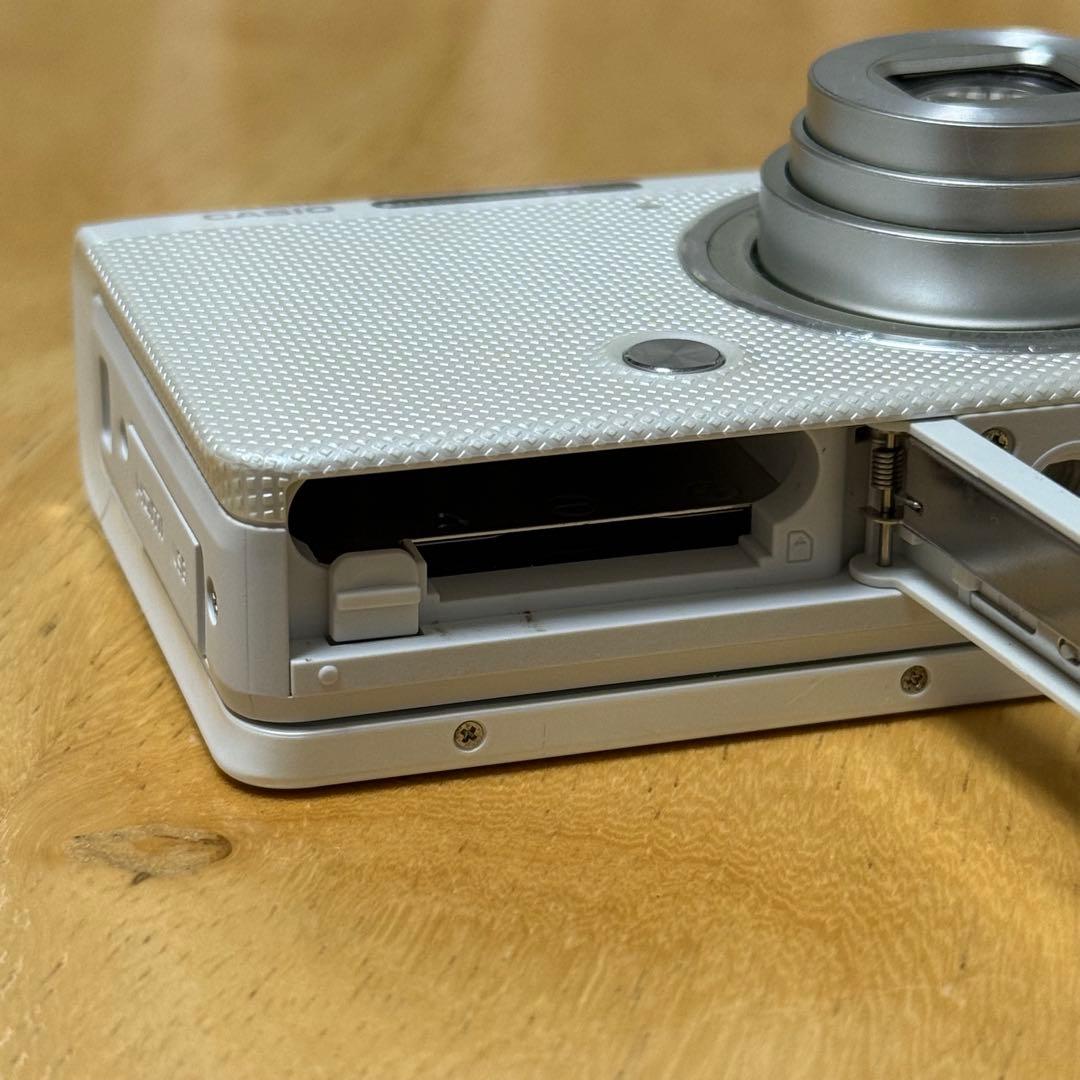 デジタルカメラ CASIO EXILIM EX-ZR70