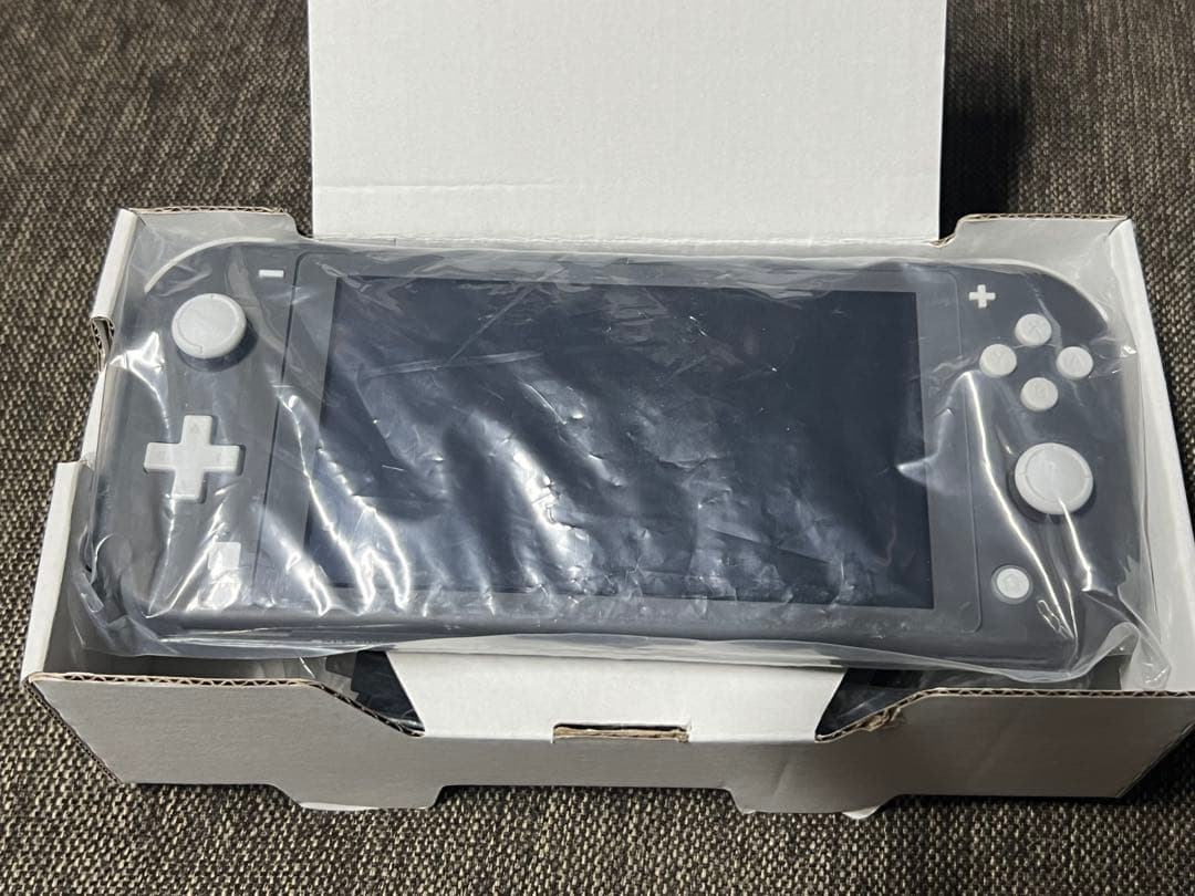 任天堂　Switch light グレー　開封確認のみ