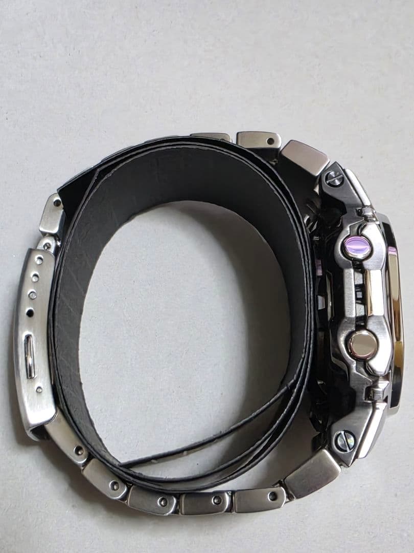 ほぼ新品G-SHOCK GMW-BZ5000D-1JFシルバー