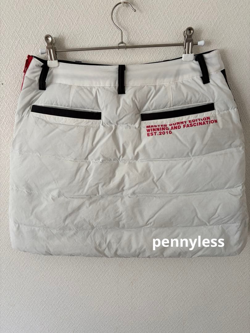 マスターバニーエディショ白x黒リバーシブル　ダウンスカートS